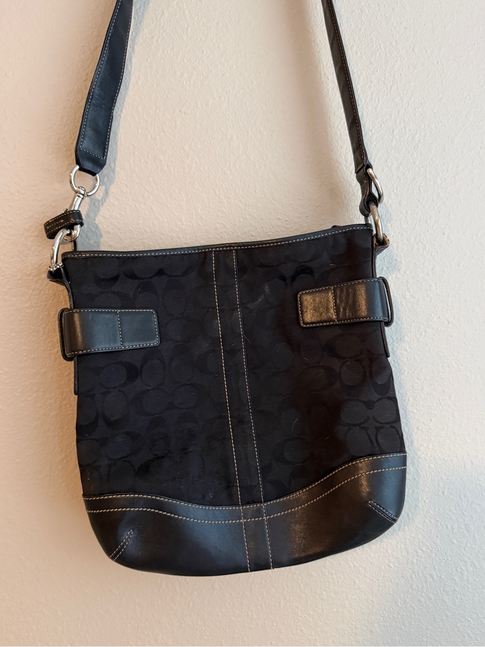 VTG Y2K COACH Soho Slim Duffle Shoulder Bag Buckle Black Signature Jacquard 3574 - Picture 4 of 7
